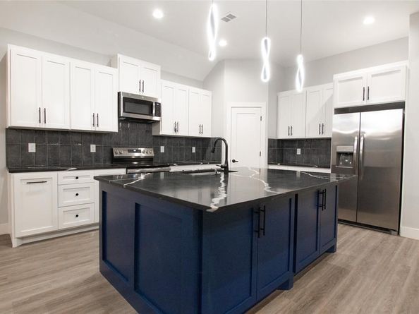 1745  Avenue C  , Grand Prairie Texas 75051