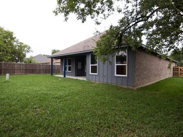 1745  Avenue C  , Grand Prairie Texas 75051