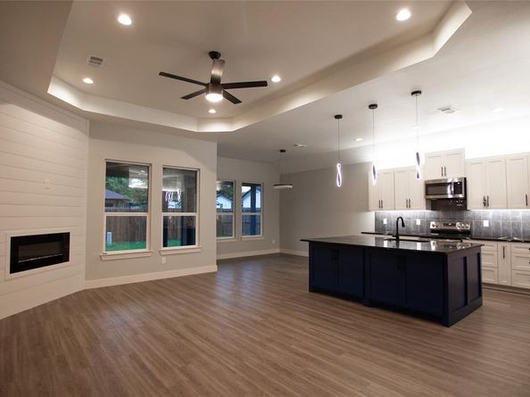1745  Avenue C  , Grand Prairie Texas 75051