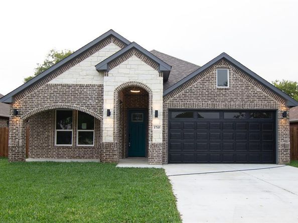 1745  Avenue C  , Grand Prairie Texas 75051