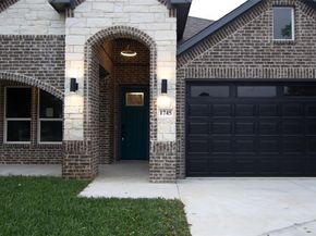 1745  Avenue C  , Grand Prairie Texas 75051