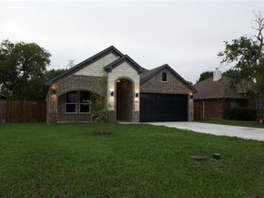 1745  Avenue C  , Grand Prairie Texas 75051