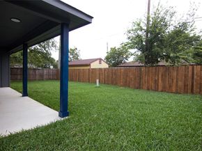 1745  Avenue C  , Grand Prairie Texas 75051