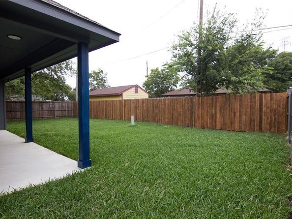 1745  Avenue C  , Grand Prairie Texas 75051