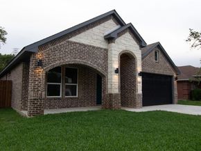 1745  Avenue C  , Grand Prairie Texas 75051