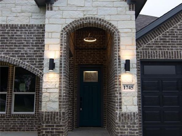 1745  Avenue C  , Grand Prairie Texas 75051