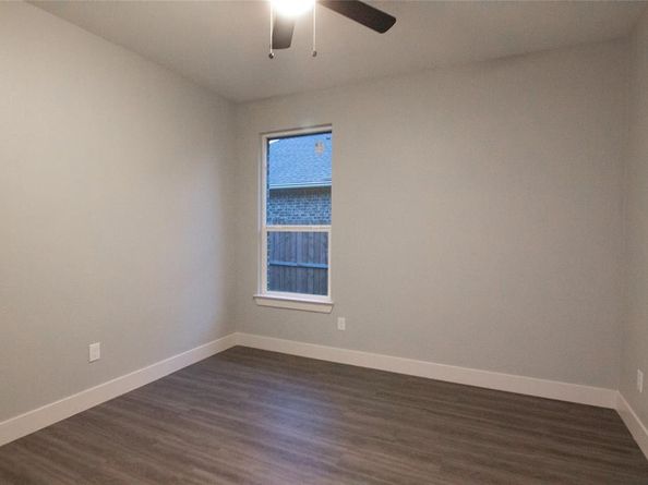 1745  Avenue C  , Grand Prairie Texas 75051