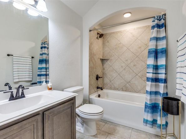 413  Oakcrest Drive , Justin Texas 76247