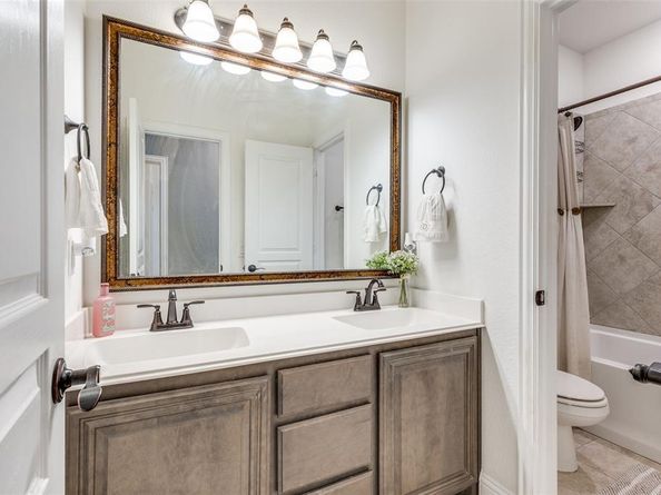 413  Oakcrest Drive , Justin Texas 76247