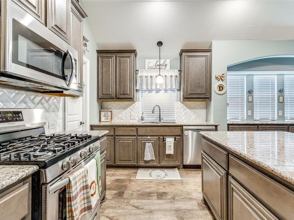 413  Oakcrest Drive , Justin Texas 76247