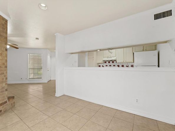 16301  Ledgemont Lane  109, Addison Texas 75001