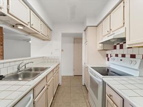 16301  Ledgemont Lane  109, Addison Texas 75001