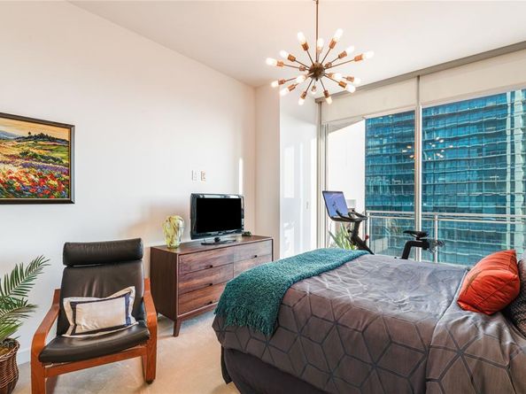 2900  McKinnon Street  1503, Dallas Texas 75201