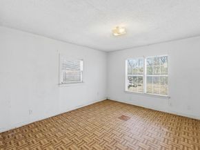 953 E Lowden Street , Fort Worth Texas 76104