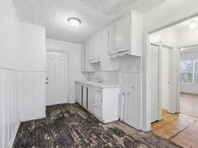 953 E Lowden Street , Fort Worth Texas 76104