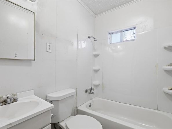 953 E Lowden Street , Fort Worth Texas 76104