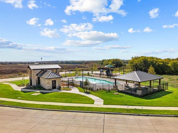 148  Hudson Lane , Justin Texas 76247