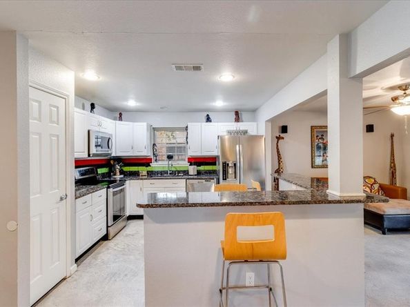 3483  Navajo Circle , Dallas Texas 75224