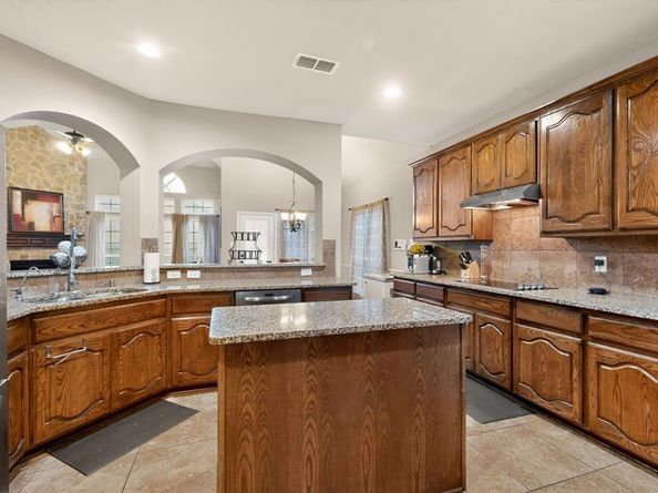 914  Hidden Lakes Drive , Cedar Hill Texas 75104