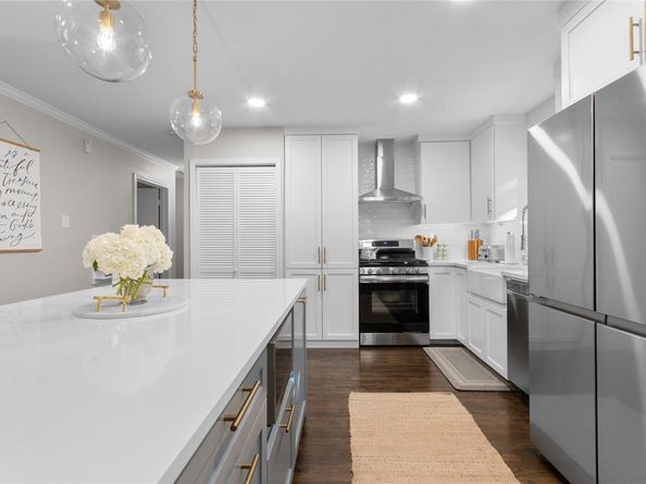 11621  Tuscany Way , Dallas Texas 75218