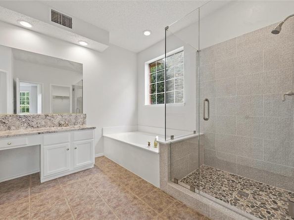 406  Hampton Circle , Grand Prairie Texas 75052