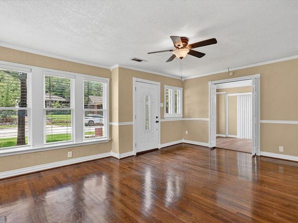 3319  Irwindell Boulevard , Dallas Texas 75211