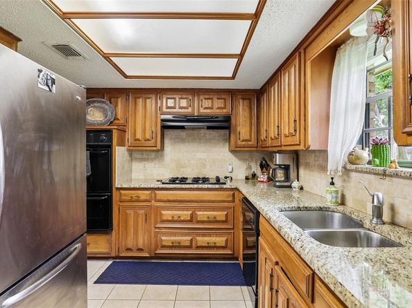 1549  Oak Creek Drive , Lewisville Texas 75077