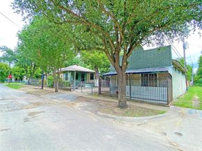 1001  Grandview Avenue , Dallas Texas 75223