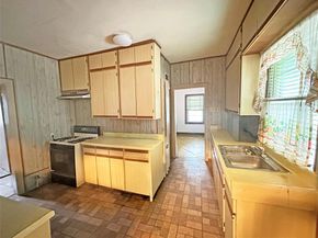 1001  Grandview Avenue , Dallas Texas 75223