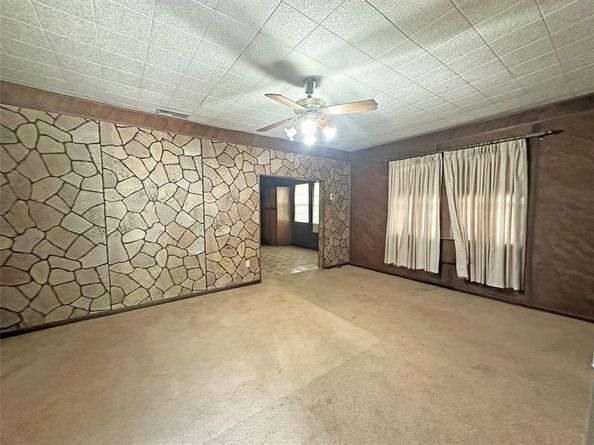 1001  Grandview Avenue , Dallas Texas 75223