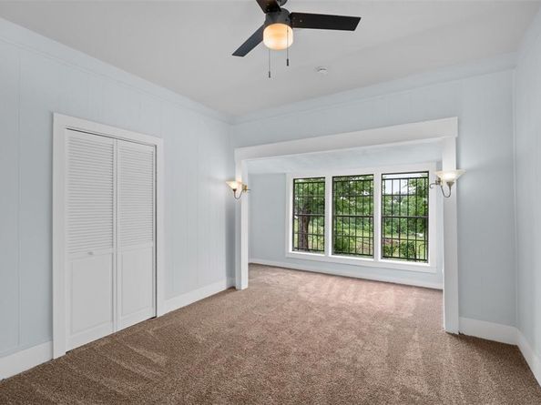 2124  21st Street , Fort Worth Texas 76164