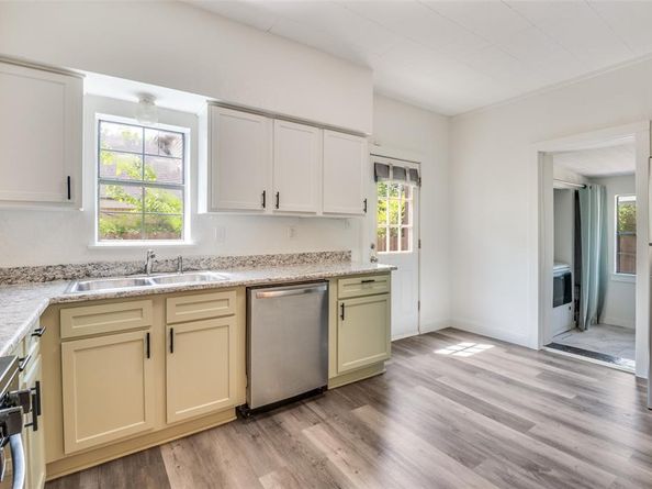 2857 W 12th Street , Dallas Texas 75211