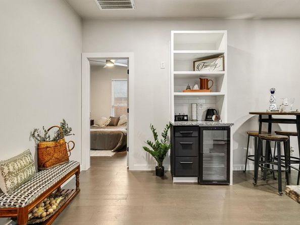 830 W Canty Street , Dallas Texas 75208