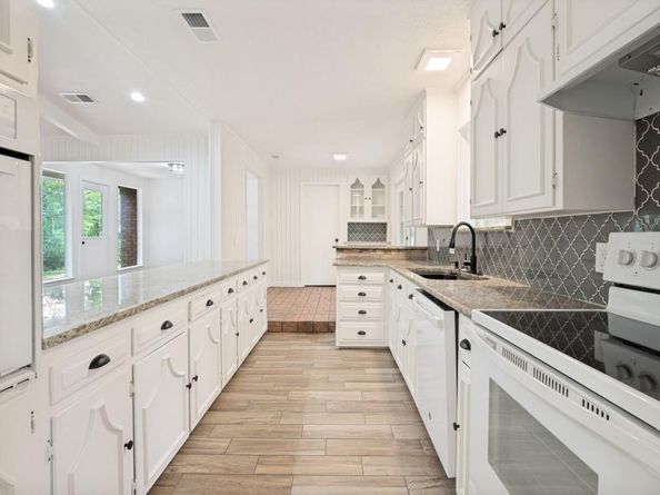 1408 N Cedar Hill Road , Cedar Hill Texas 75104