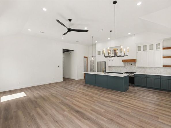 3804  De Maggio Avenue , Dallas Texas 75210