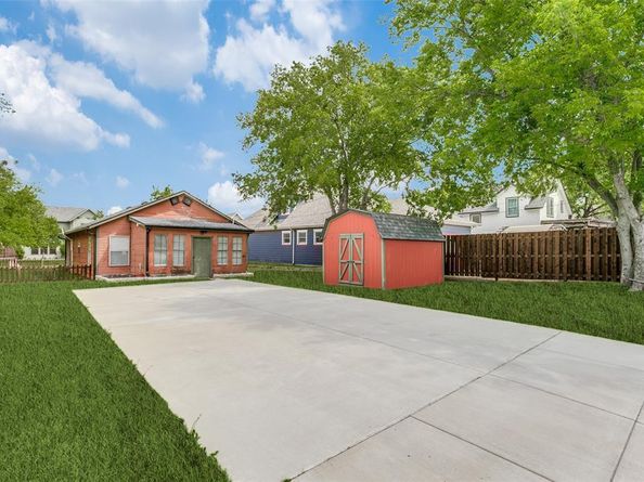 612 E Wall Street , Grapevine Texas 76051