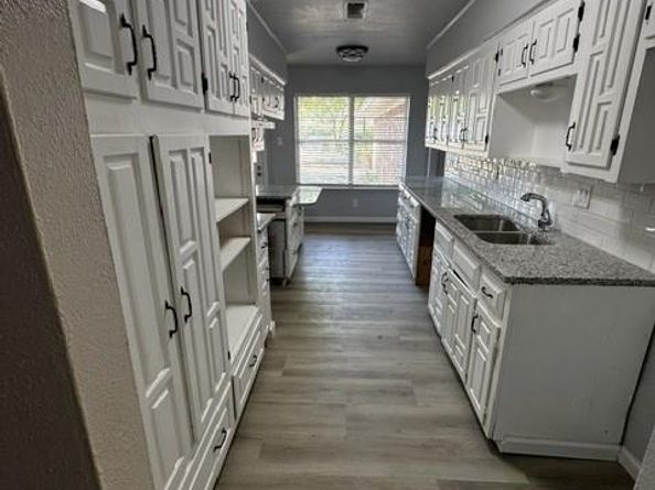1724  Reynoldston Lane , Dallas Texas 75232