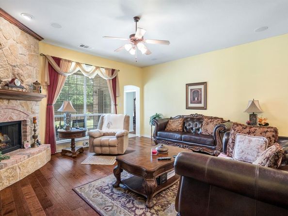 1141  Mission Lane , Lantana Texas 76226