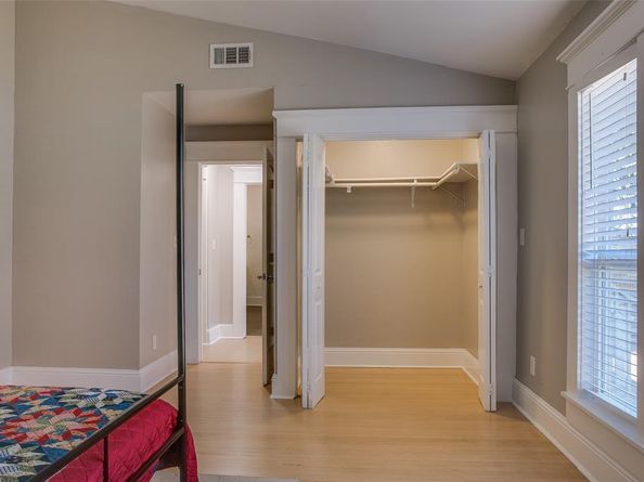 413 W 9th Street , Dallas Texas 75208