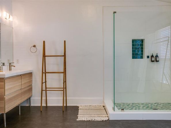 413 W 9th Street , Dallas Texas 75208