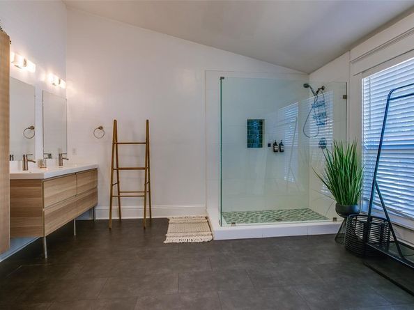 413 W 9th Street , Dallas Texas 75208