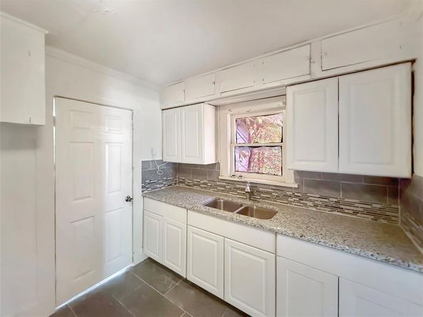 5733  Bonnell Avenue , Fort Worth Texas 76107