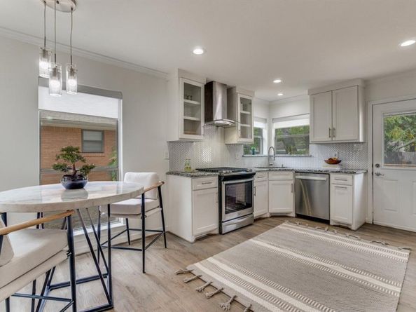 2537 W 10th Street , Dallas Texas 75211