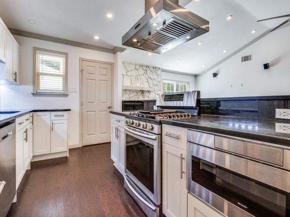 410  Falling Leaves Drive , Duncanville Texas 75116