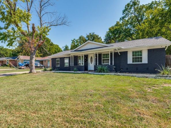 410  Falling Leaves Drive , Duncanville Texas 75116