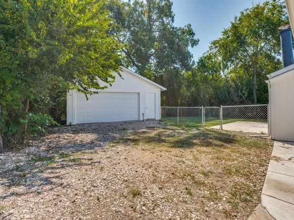 410  Falling Leaves Drive , Duncanville Texas 75116