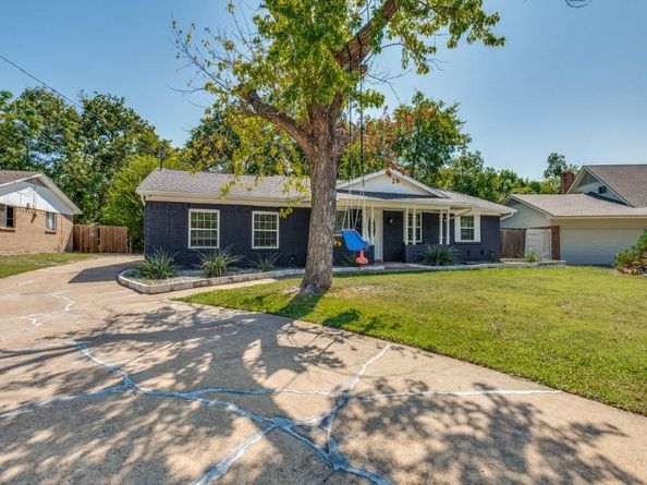 410  Falling Leaves Drive , Duncanville Texas 75116