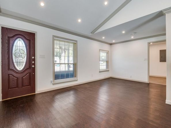 410  Falling Leaves Drive , Duncanville Texas 75116