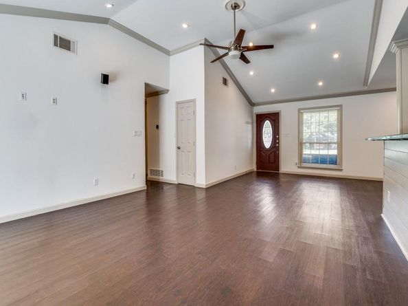 410  Falling Leaves Drive , Duncanville Texas 75116