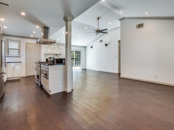 410  Falling Leaves Drive , Duncanville Texas 75116